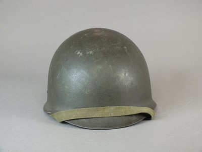 Lot 164 - Bundeswehr combat helmet and army belt
