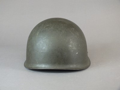 Lot 164 - Bundeswehr combat helmet and army belt