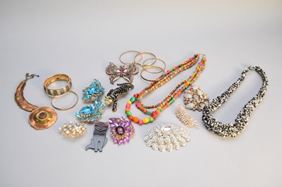 Lot 44 - A large collection of various pieces of costume jewellery