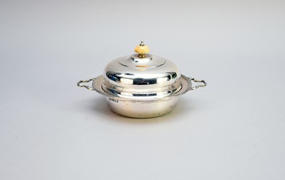 Lot 200 - A silver muffin dish