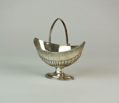 Lot 14 - A George III silver sweetmeat basket