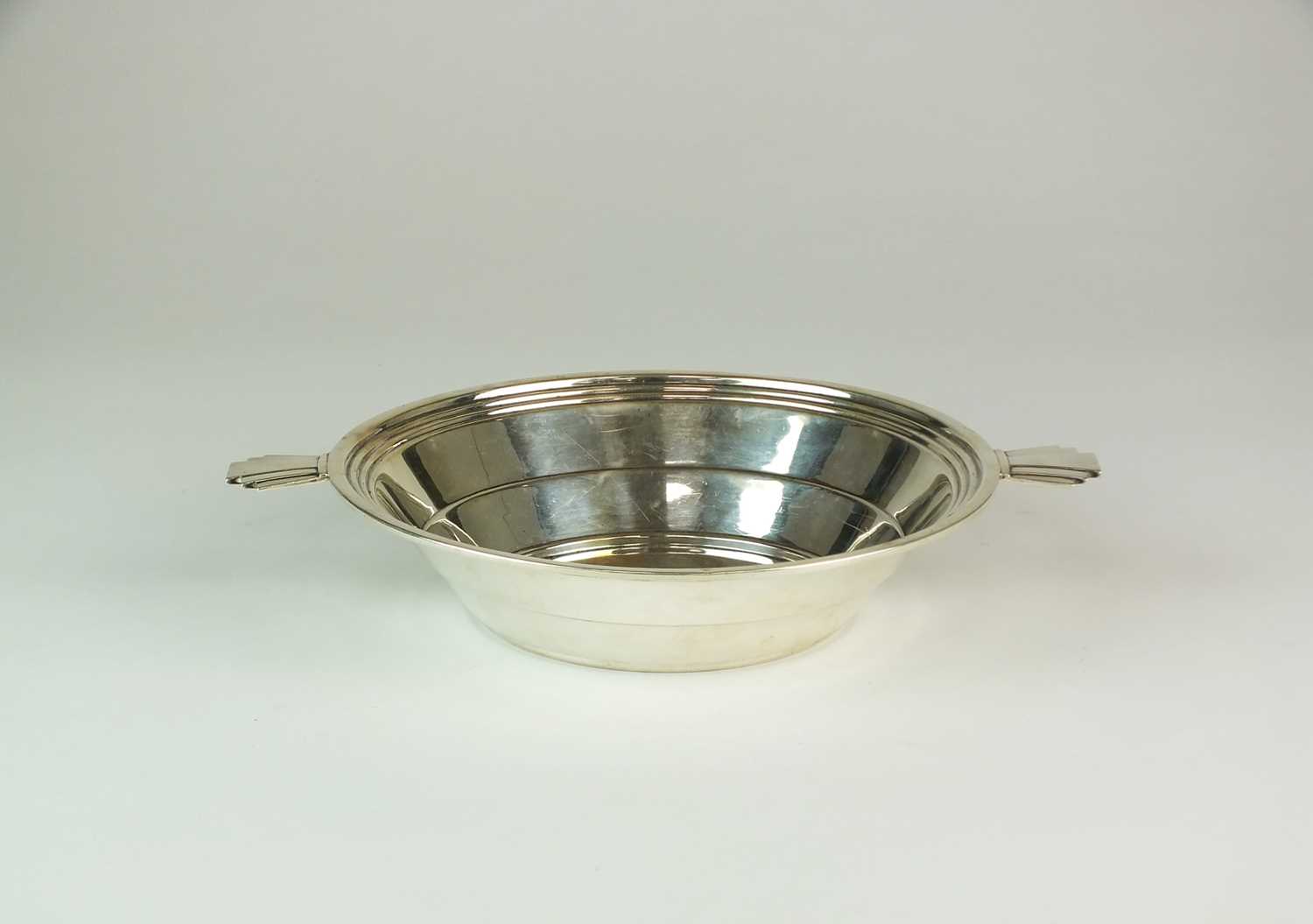 Lot 48 - An Art Deco silver bowl