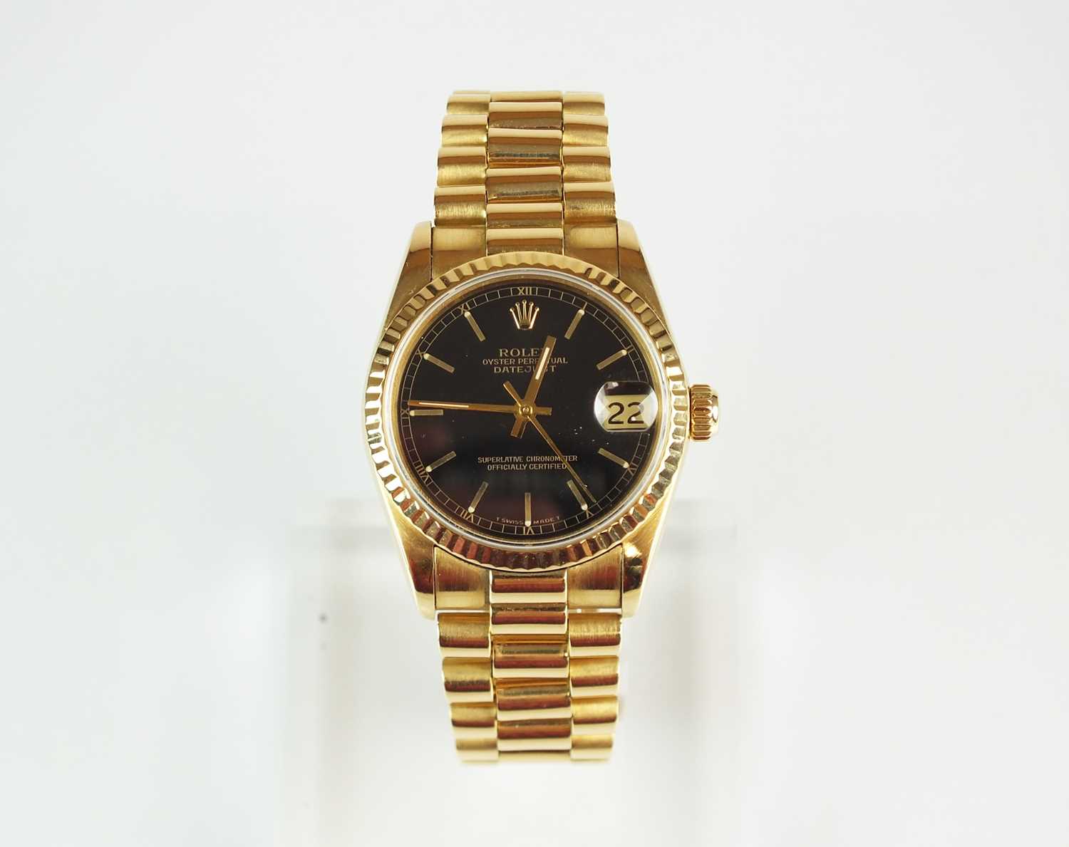 Lot 102 - An 18ct gold mid-size Rolex Oyster Perpetual Datejust Superlative Chronometer wristwatch