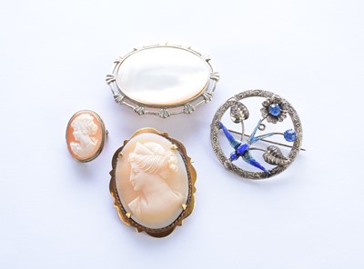 Lot 271 - A collection of four brooches