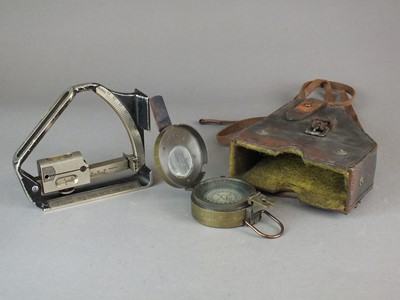 Lot 59 - Mk VI Field Gun Clinometer and WW2 magnetic marching compass