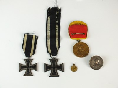 Lot 185 - Small group of German and Prussian medals/awards