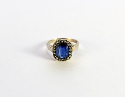 Lot 259 - A kyanite and white stone cluster ring