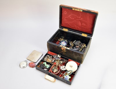 Lot 242 - A collection of various pieces of costume jewellery