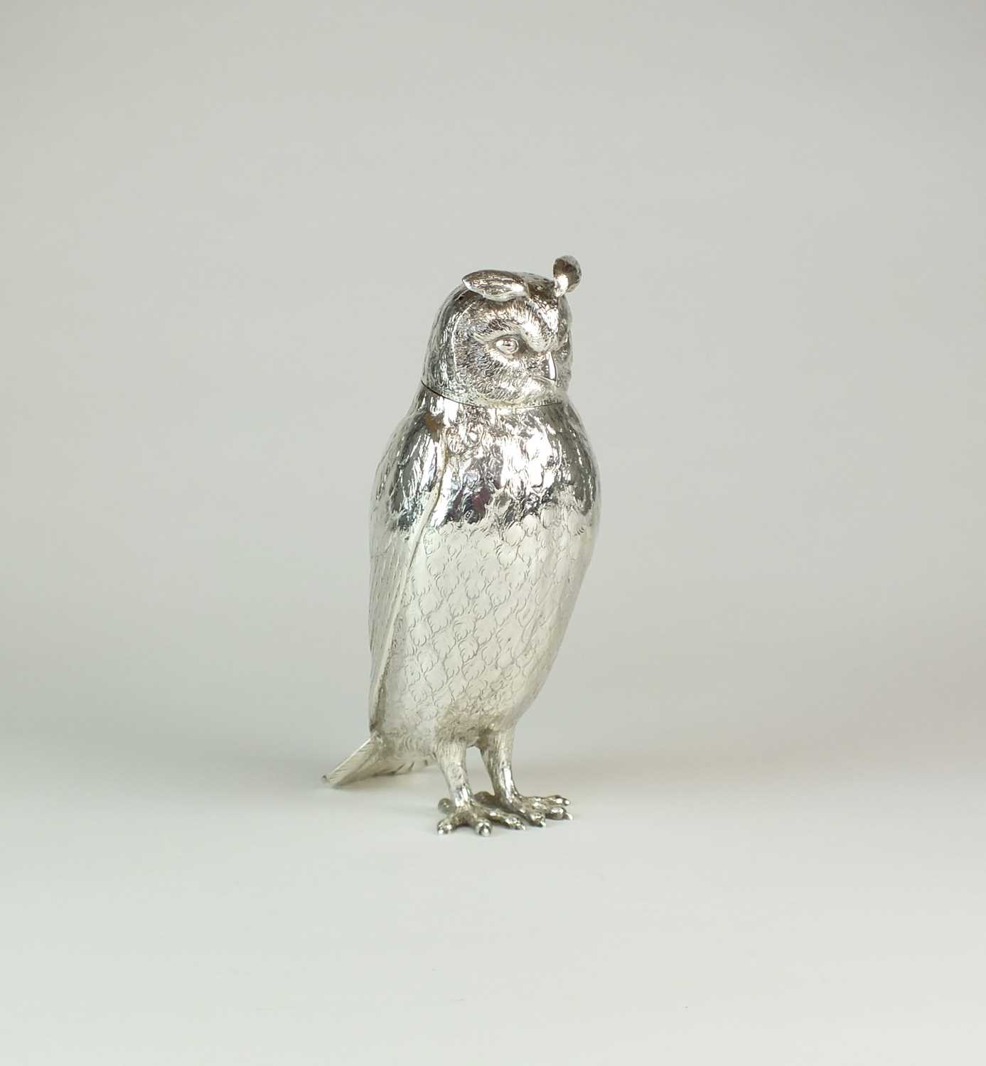35 - An impressive Edwardian Goldsmiths and Silversmiths Co Ltd silver sugar caster in the form of an owl