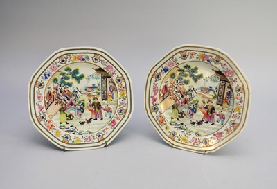 Lot 582 - A pair of Spode octagonal plates decorated in the Chinese-style