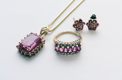 Lot 331 - A collection of 9ct gold pink topaz jewellery