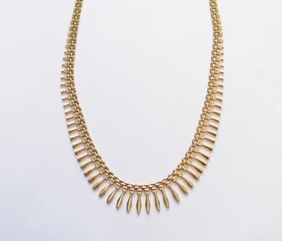 Lot 300 - A 9ct gold fringe necklace