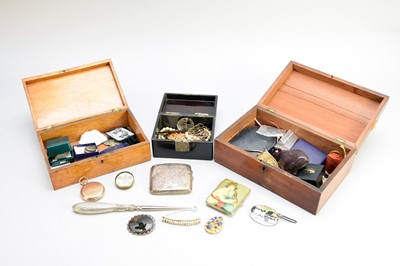Lot 304 - A collection of various pieces of costume jewellery and silver