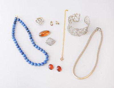 Lot 145 - A collection of jewellery and costume jewellery