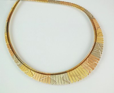Lot 85 - A tri-coloured metal fringe necklace