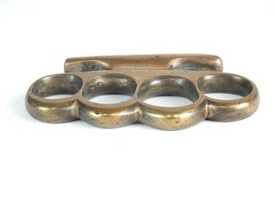 Lot 45 - First World War trench combat knuckle duster