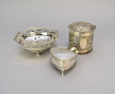 Lot 28 - Three pieces of silver
