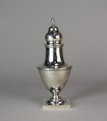 Lot 27 - An early 20th century silver sugar caster