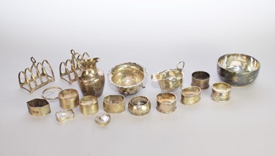 Lot 44 - A collection of silver