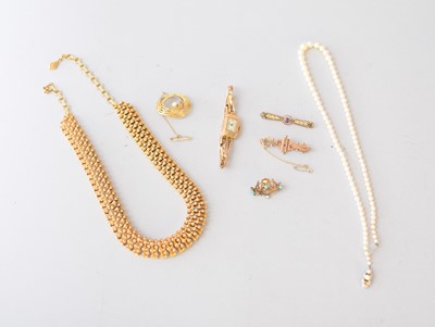 Lot 126 - A small collection of jewellery and costume jewellery