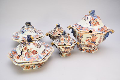 Lot 300 - A large Mason's ironstone 'Peacock' dinner service