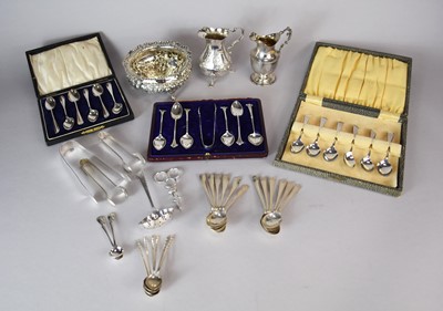 Lot 63 - A collection of silver