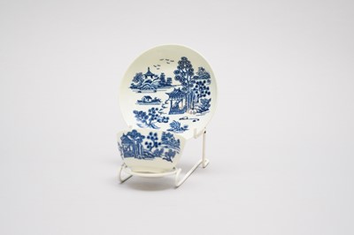 Lot 294 - Worcester 'Man in a Pavilion' tea bowl and saucer, circa 1770