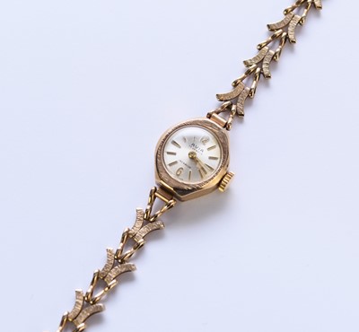 Lot 153 - A 9ct gold wristwatch