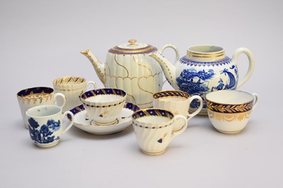 Lot 332 - Group of assorted Worcester porcelain, late 18th and early 19th century
