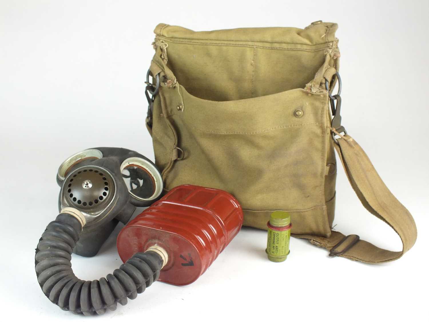 Lot 52 - A Second World War MkVI respirator
