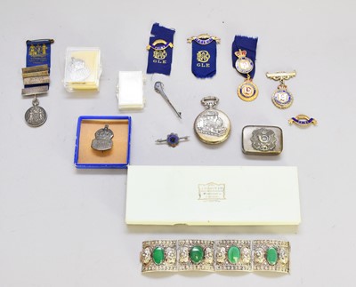 Lot 133 - A small collection of costume jewellery and medals