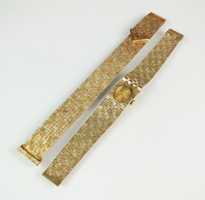 Lot 99 - A 9ct gold bracelet and wristwatch suite
