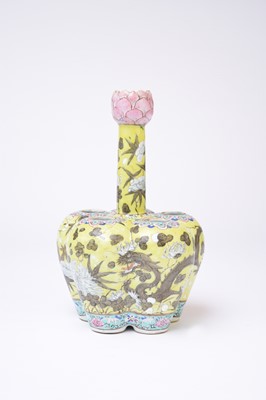 Lot 71 - A Chinese garlic-head flower vase, Qing Dynasty, 19th century