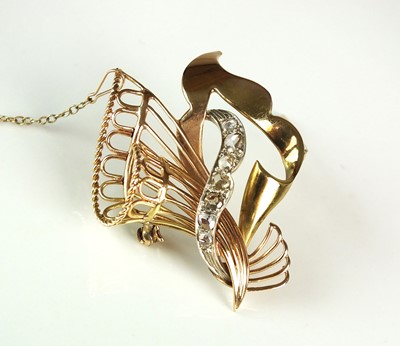 Lot 108 - A 14ct gold diamond brooch
