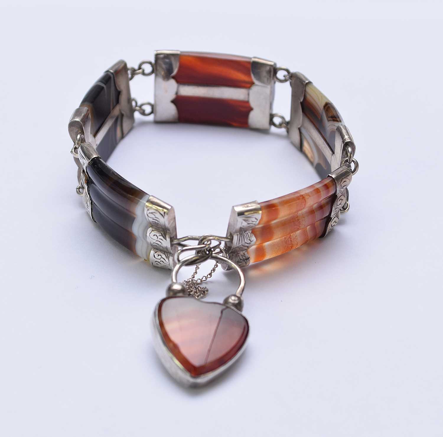 Lot 182 - A Scottish banded agate bracelet