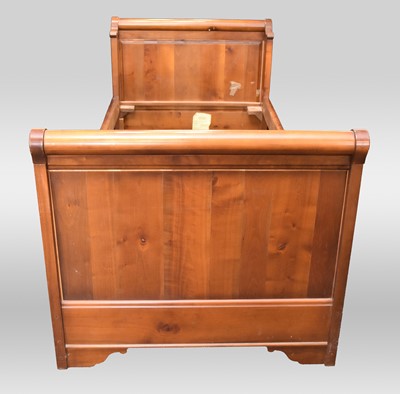 Lot 71 - A Simon Horn stained cherry sleigh/truckle single bed