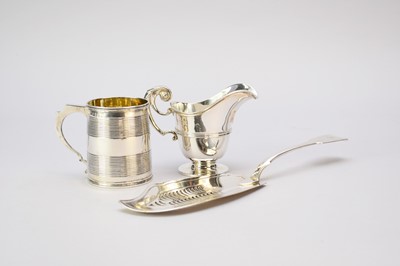Lot 96 - A silver mug, silver cream jug and silver fish slice