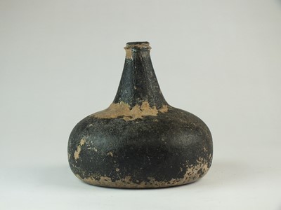 Lot 161 - An early 18th century English glass onion bottle