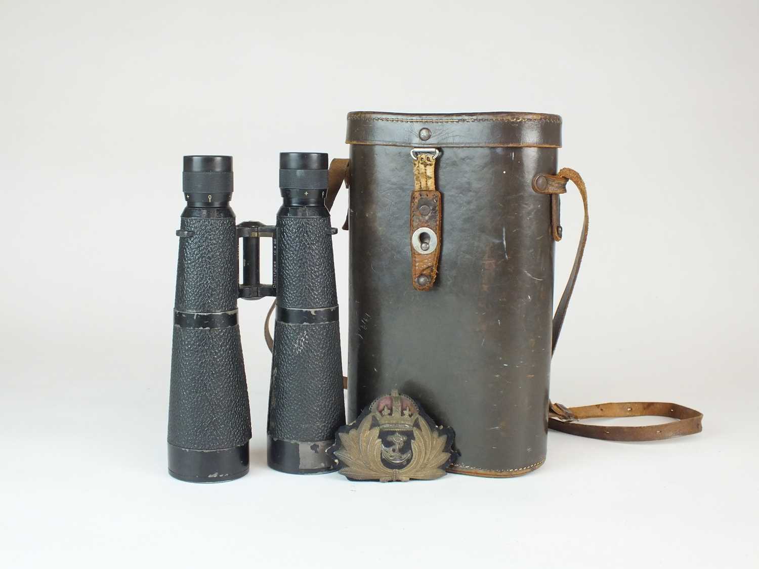 Lot 268 - A pair of Second World War German field binoculars