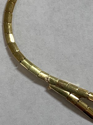 Lot 38 - A yellow metal textured link necklace