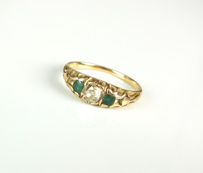 Lot 63 - A 19th century three stone diamond and emerald ring