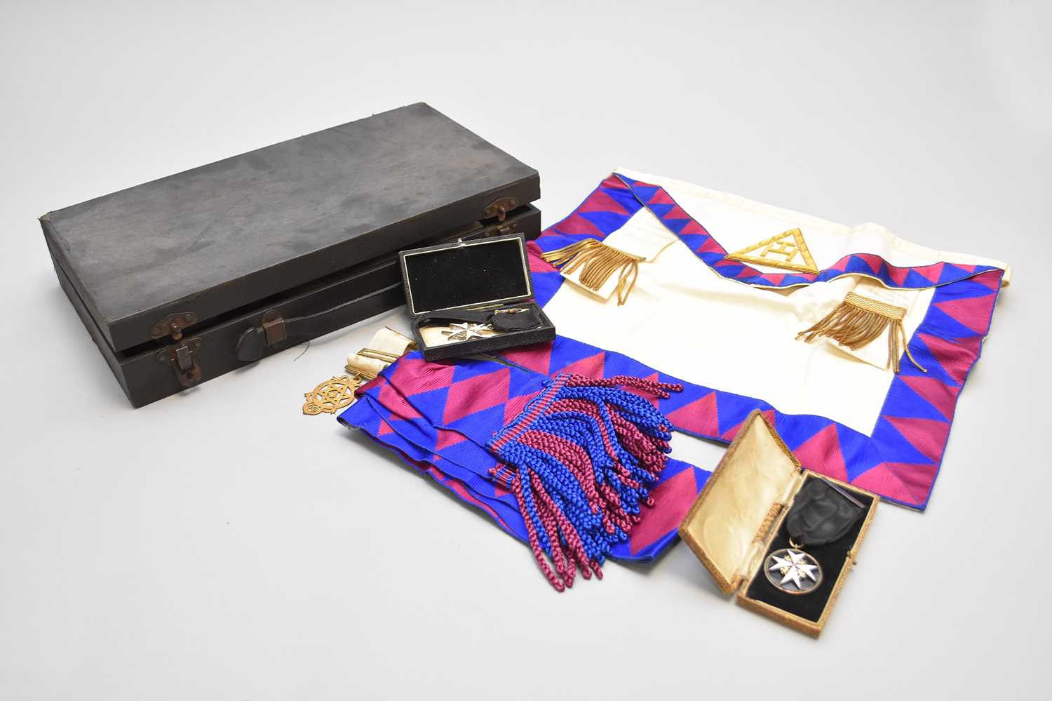 Lot 527 - A collection of Masonic items