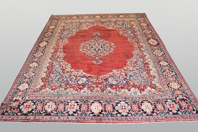 Lot 712 - A good Mahal carpet