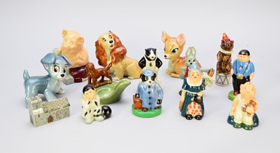 Lot 353 - Wade including Disney Blow-up figures