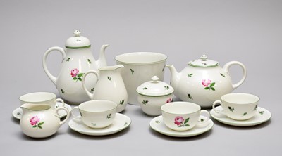 Lot 384 - An Augarten Vienna Rote Rosen service