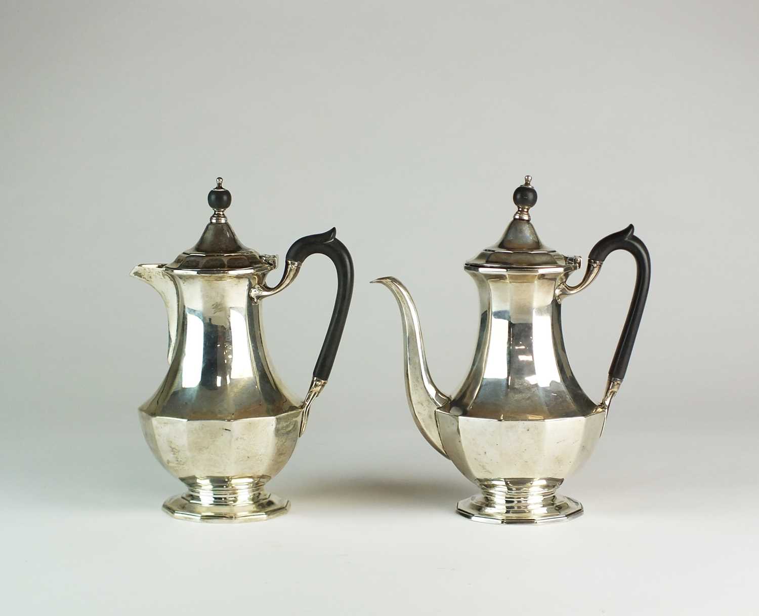 Lot 16 - A faceted silver coffee pot and hot water jug