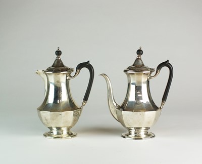 Lot 16 - A faceted silver coffee pot and hot water jug