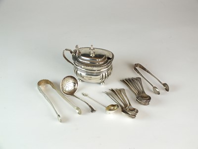 Lot 122 - A small collection of silver
