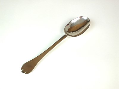 Lot 25 - A William III Britannia standard silver Trefid spoon