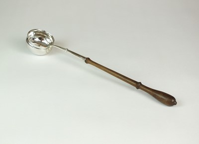 Lot 17 - A George II silver toddy ladle